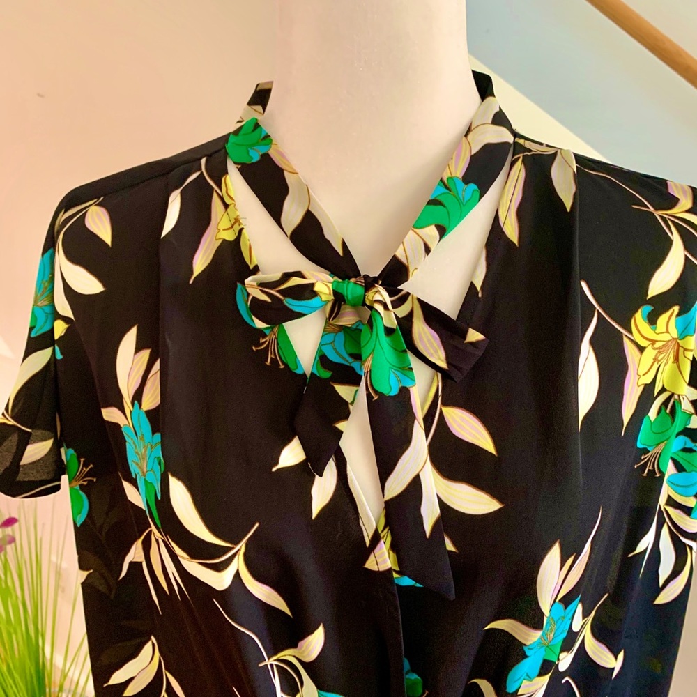 Floral sleeveless blouse